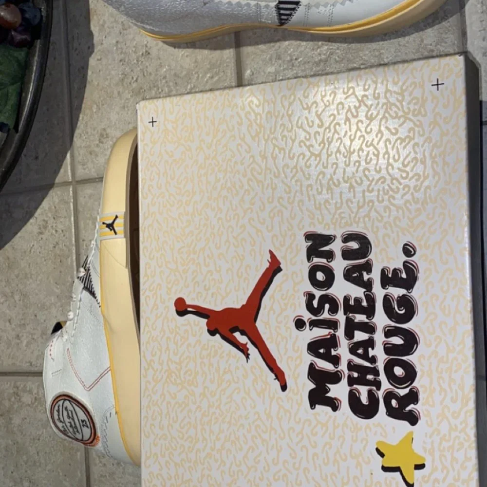 Air Jordan Maison Chateau Rouges - Picture 3 of 3